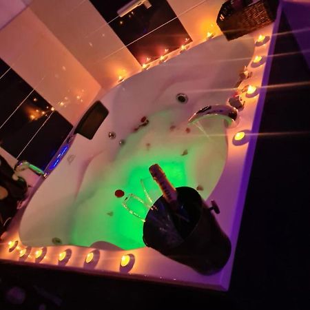 بوخارست Karma Luxury Room المظهر الخارجي الصورة